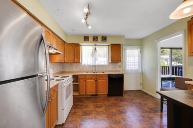 SUNNY MOUNTAIN VIEWS in Valleycliffe. This 3 bed, 3 bath home - photo 9