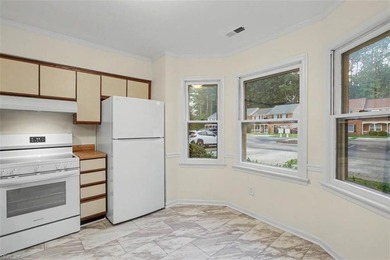 Best buy in Yorktown VA USA! Move-in ready! 2 story, 2 bedrooms - photo 17