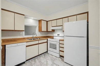 Best buy in Yorktown VA USA! Move-in ready! 2 story, 2 bedrooms - photo 18