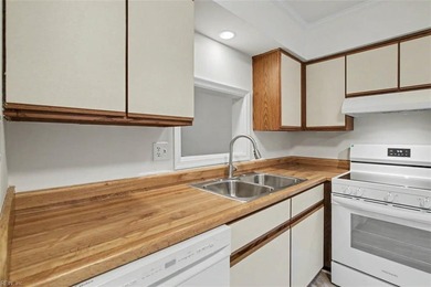 Best buy in Yorktown VA USA! Move-in ready! 2 story, 2 bedrooms - photo 21