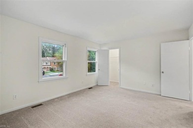 Best buy in Yorktown VA USA! Move-in ready! 2 story, 2 bedrooms - photo 25