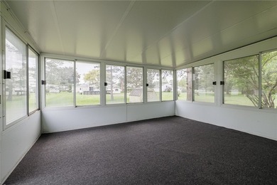 A FRESH SPACIOUS SPLIT LOCATED IN A MATURE NEIGHBORHOOD IN - photo 26