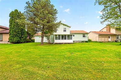 A FRESH SPACIOUS SPLIT LOCATED IN A MATURE NEIGHBORHOOD IN - photo 30