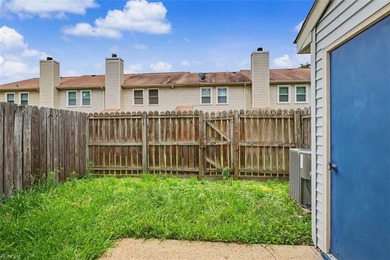 Best buy in Yorktown VA USA! Move-in ready! 2 story, 2 bedrooms - photo 34