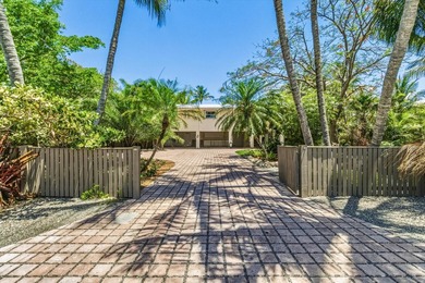 On a quiet dead-end street in the highly sought-after Sugarloaf - photo 2
