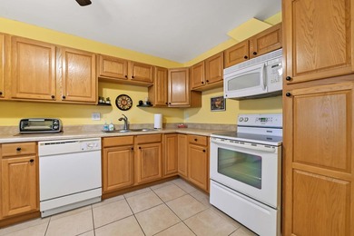 Welcome to Cresthaven Townhomes, a desirable 55+ community - photo 3