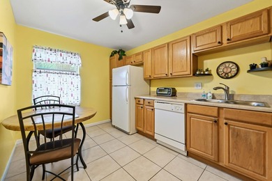 Welcome to Cresthaven Townhomes, a desirable 55+ community - photo 4