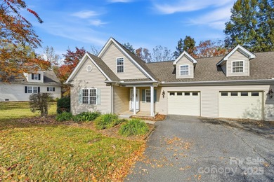 Lake Hickory Townhome/Townhouse Active Under Contract in Hickory North Carolina