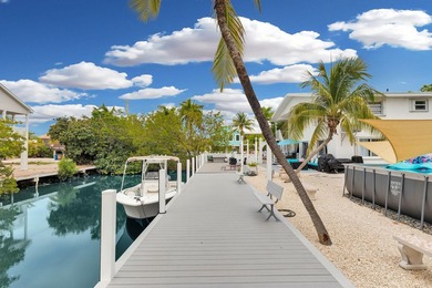 This three bedroom , two bathroom home sits on an expansive 12 - photo 4