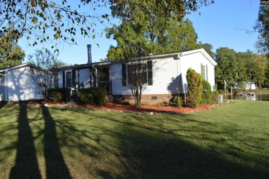 Great 3 bed 2 bath lake front home with nice kitchen cabinets - Lake Home For Sale in Camden, South Carolina