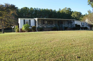 Great 3 bed 2 bath lake front home with nice kitchen cabinets - photo 4