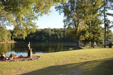 Great 3 bed 2 bath lake front home with nice kitchen cabinets - photo 9