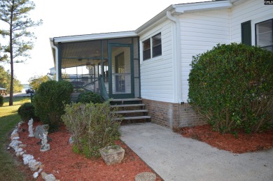 Great 3 bed 2 bath lake front home with nice kitchen cabinets - photo 10