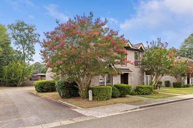 Welcome to 6 Brighton Circle, a beautifully renovated end-unit - photo 2