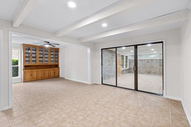 Welcome to 6 Brighton Circle, a beautifully renovated end-unit - photo 9