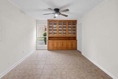 Welcome to 6 Brighton Circle, a beautifully renovated end-unit - photo 10