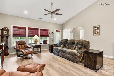 Are you looking for a waterfront home with serene lake and golf - photo 11