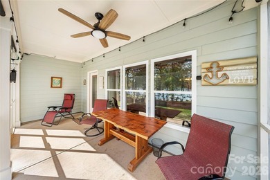 Are you looking for a waterfront home with serene lake and golf - photo 18