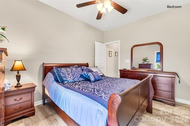 Are you looking for a waterfront home with serene lake and golf - photo 20