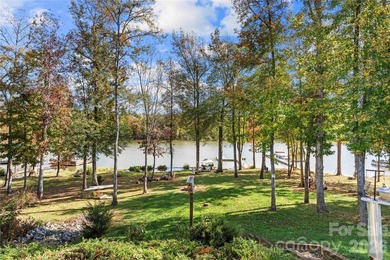 Are you looking for a waterfront home with serene lake and golf - photo 31
