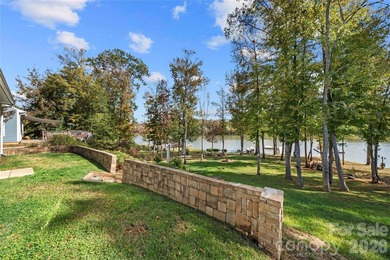 Are you looking for a waterfront home with serene lake and golf - photo 32