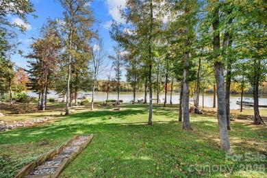 Are you looking for a waterfront home with serene lake and golf - photo 33