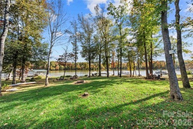 Are you looking for a waterfront home with serene lake and golf - photo 34