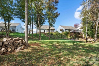 Are you looking for a waterfront home with serene lake and golf - photo 38