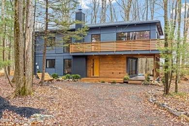 Lake Naomi Home For Sale in Pocono Pines Pennsylvania