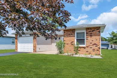 Welcome to this beautifully renovated Melville model in the - photo 3