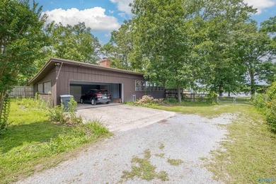 Contemporary lake living on beautiful Weiss Lake! This 4BR/4BA - photo 5