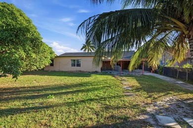 Discover this charming 4-bedroom, 2-bath single-family home in - photo 4