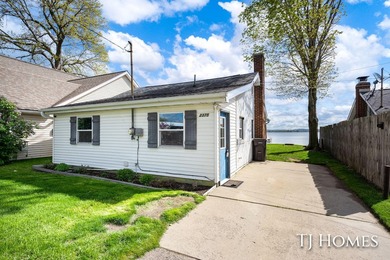 Lakefront Retreat on Gun Lake! Enjoy waterfront living with this - photo 1