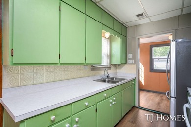 Lakefront Retreat on Gun Lake! Enjoy waterfront living with this - photo 8