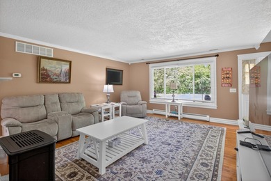 Spacious and beautifully maintained 4-bedroom, 4-bath home - photo 11