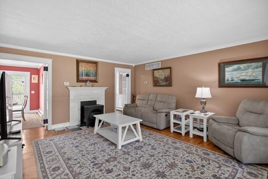 Spacious and beautifully maintained 4-bedroom, 4-bath home - photo 12