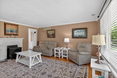 Spacious and beautifully maintained 4-bedroom, 4-bath home - photo 13