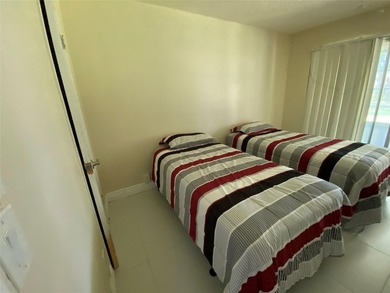 CORNER UNIT! VERY BRIGHT ! FIRST FLOOR,! QUIET AREA OF THE - photo 15
