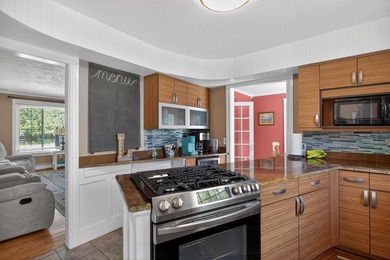 Spacious and beautifully maintained 4-bedroom, 4-bath home - photo 17