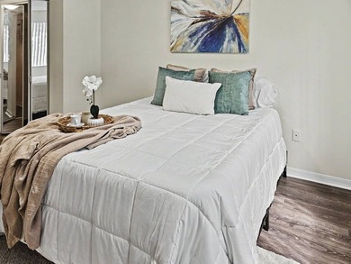LAKE VIEWS, A PRIVATE GARAGE, AND RESORT-STYLE AMENITIES IN THE - photo 18