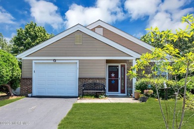 Welcome to 7 Elm Ct in Pheasant Run, a desirable 55+ active - photo 1