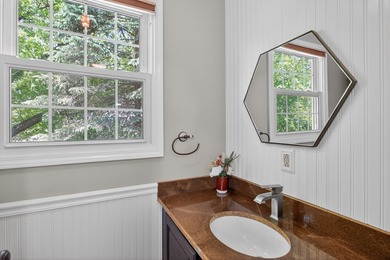 Spacious and beautifully maintained 4-bedroom, 4-bath home - photo 23