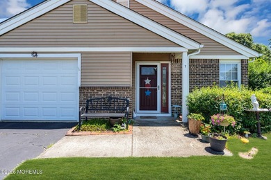 Welcome to 7 Elm Ct in Pheasant Run, a desirable 55+ active - photo 3