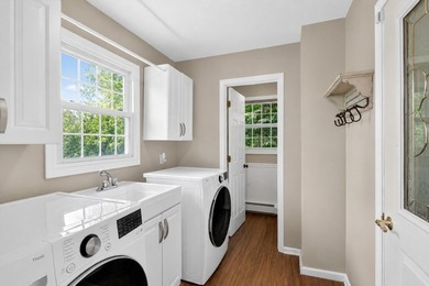 Spacious and beautifully maintained 4-bedroom, 4-bath home - photo 24