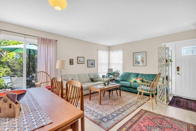 Welcome to 7 Elm Ct in Pheasant Run, a desirable 55+ active - photo 5