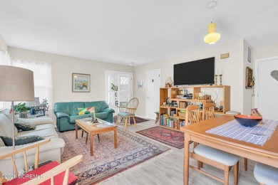 Welcome to 7 Elm Ct in Pheasant Run, a desirable 55+ active - photo 8