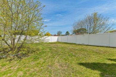 Spacious Colonial In East Patchogue Awaits! This 9-room Colonial - photo 29