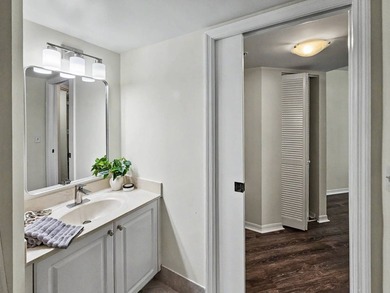 LAKE VIEWS, A PRIVATE GARAGE, AND RESORT-STYLE AMENITIES IN THE - photo 33