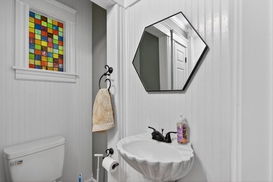 Spacious and beautifully maintained 4-bedroom, 4-bath home - photo 35