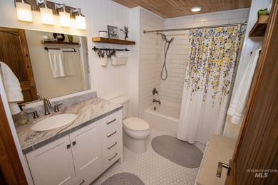 Discover the ideal North Idaho homestead on 40+ fully fenced - photo 35